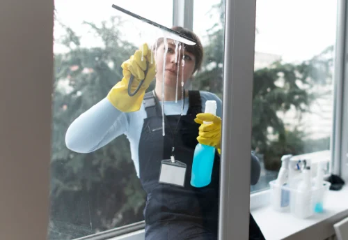Nettoyage de vitres intérieures et extérieures à Kœur-la-Grande